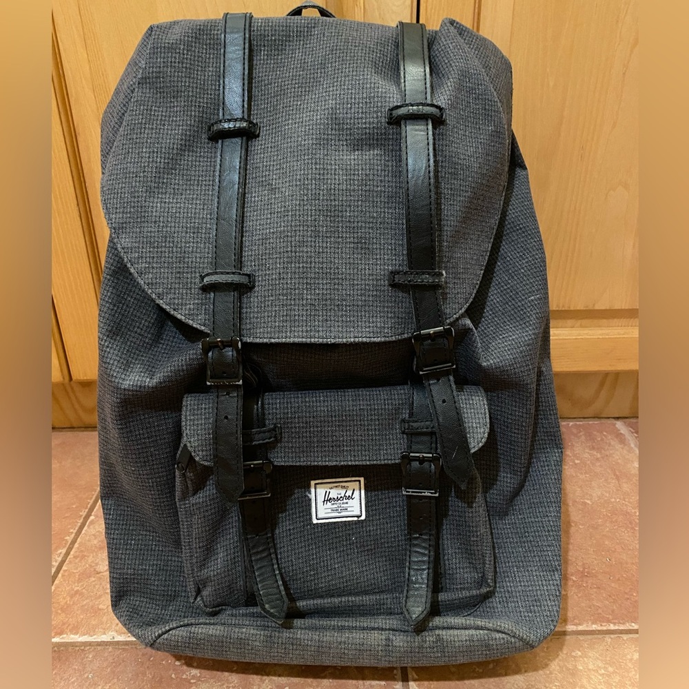 🎒Herschel🎒 Little America Backpack